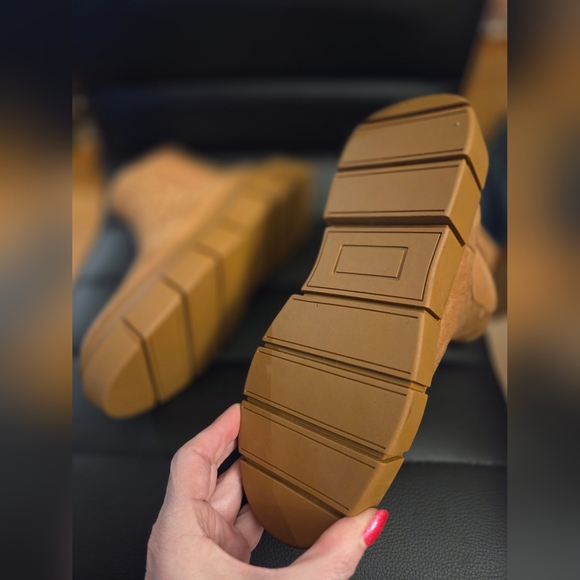 BP Niya Lug Sole Chelsea Boot in Camel Suede, Sz 5.0 - Picture 7 of 9